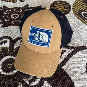 The North Face mudder trucker cap